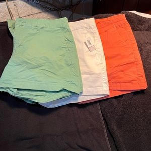 Old Navy Brand 3.5” Bermuda shorts!! Get Summer Ready!!